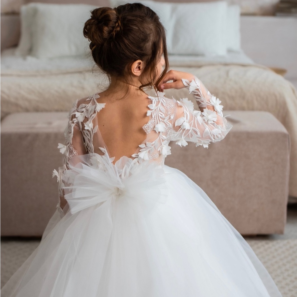 Beautiful flower girl dress, worn once